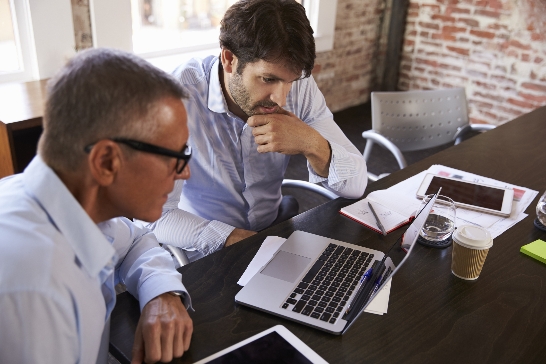 Coaching meeting between two individuals