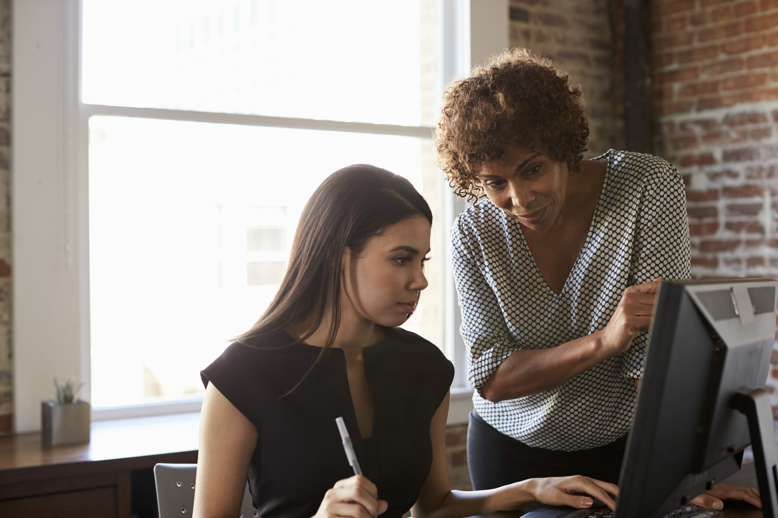 woman mentoring younger colleague