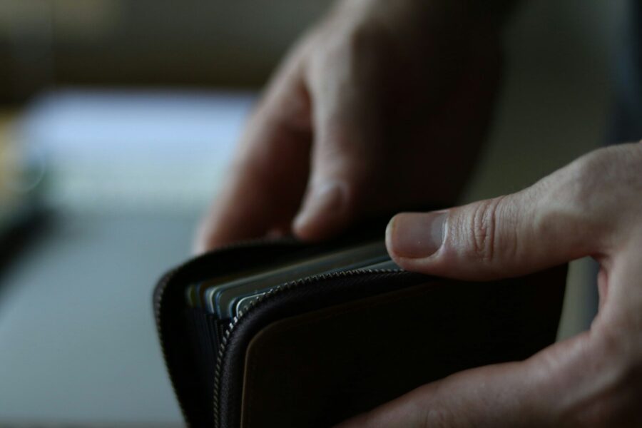 Government moves to end discriminatory age bands in wage policy