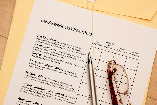 A performance evaluation form that could be used as part of a 360 review process