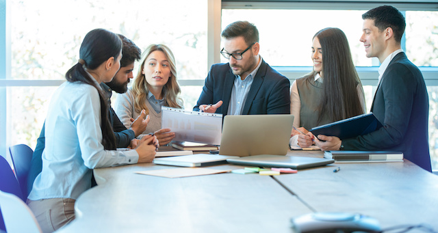 A senior manager mentors emerging leaders as they work on a group project