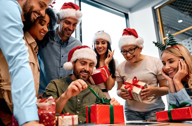 20 Exciting Christmas Team-Building Activities in 2024