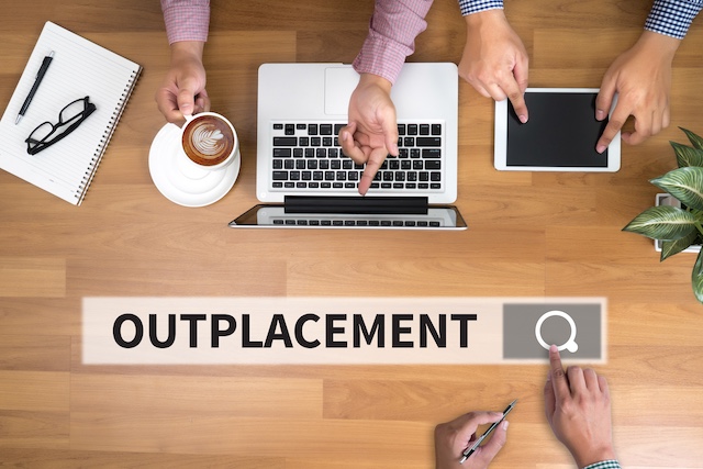 Outplacement Reviews: How to Evaluate Providers Before Making a Decision